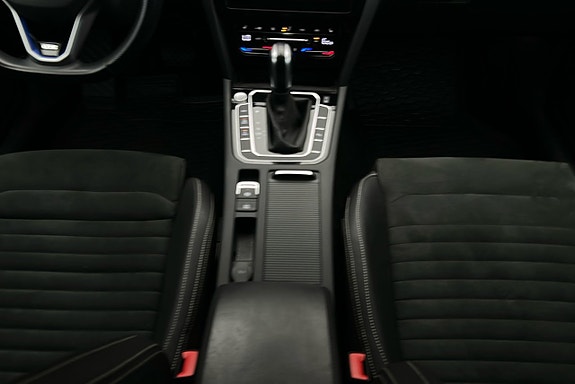 Volkswagen Passat 9 of 29