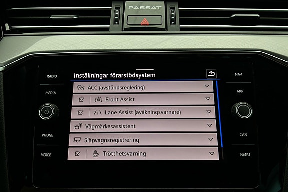 Volkswagen Passat 22 of 29