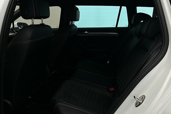 Volkswagen Passat 13 of 29