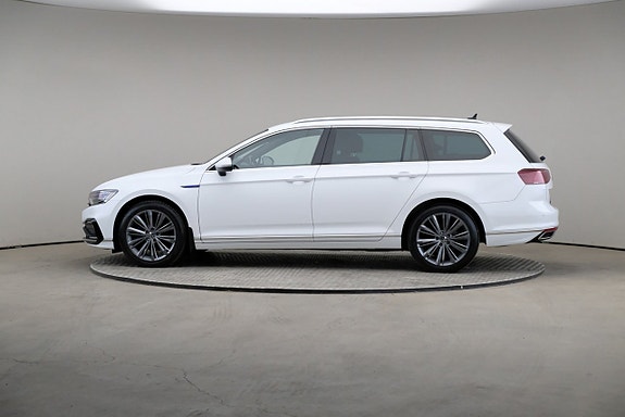 Volkswagen Passat 4 of 29