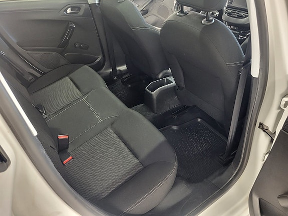Peugeot 208 14 of 18