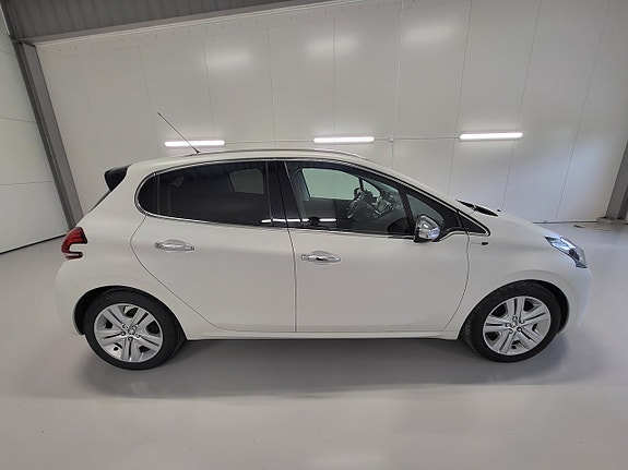 Peugeot 208 5 of 18