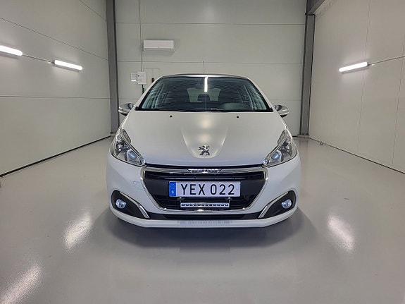 Peugeot 208 3 of 18