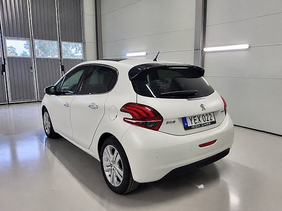Peugeot 208 7 of 18