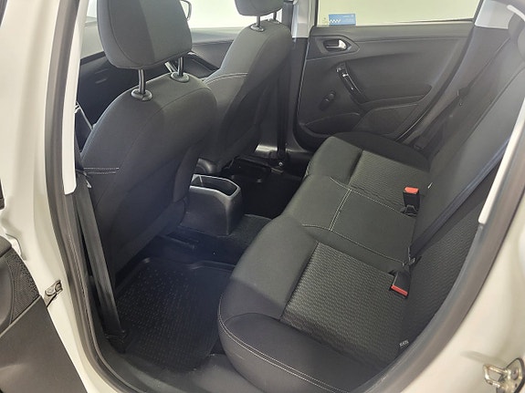 Peugeot 208 13 of 18