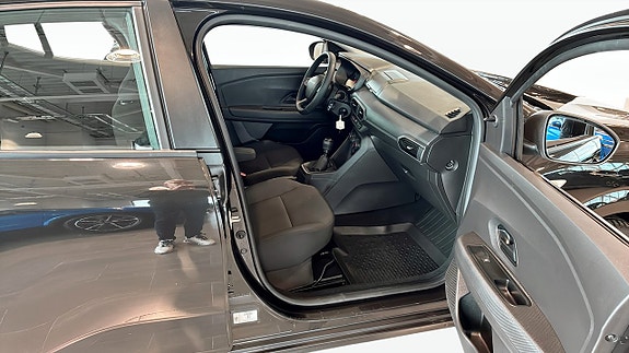 Dacia Sandero 3 of 9
