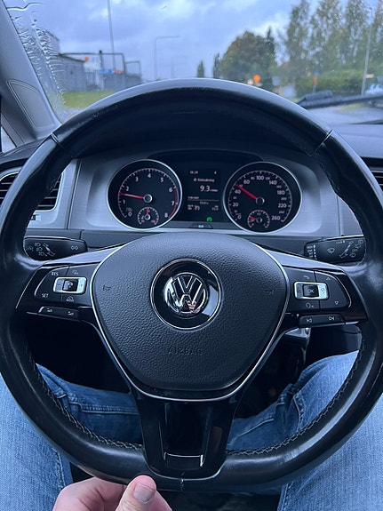 Volkswagen Golf VII 9 of 10