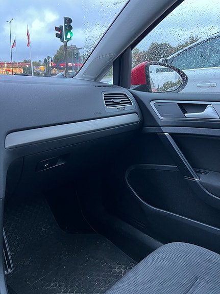 Volkswagen Golf VII 8 of 10