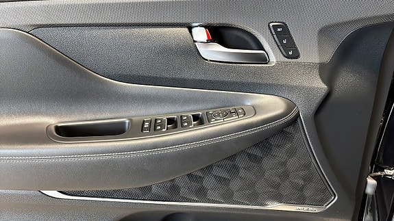 Hyundai Santa Fe 11 of 13
