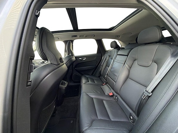 Volvo XC60 11 of 15