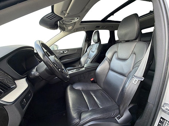 Volvo XC60 10 of 15