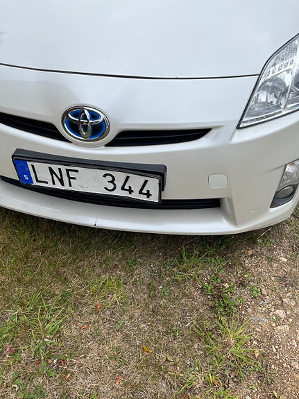 Toyota Prius 6 of 8