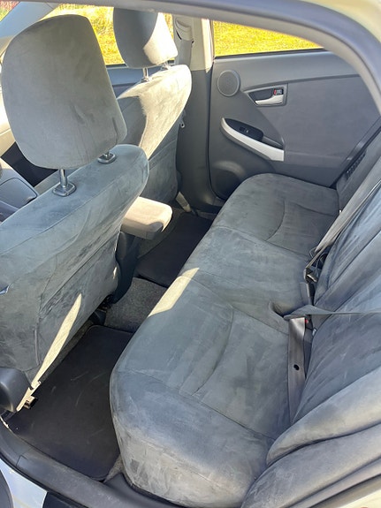 Toyota Prius 4 of 8