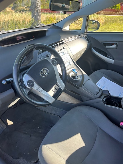 Toyota Prius 5 of 8