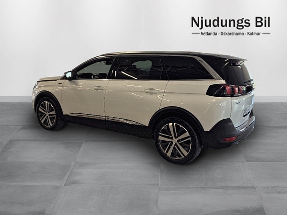 Peugeot 5008 2 of 13