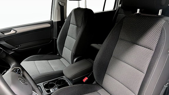 Volkswagen Touran 8 of 23