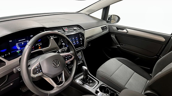 Volkswagen Touran 7 of 23