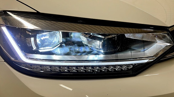 Volkswagen Touran 13 of 23