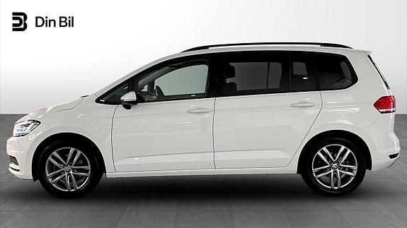 Volkswagen Touran 2 of 23