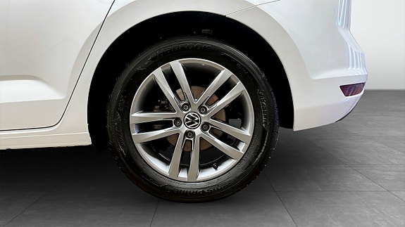 Volkswagen Touran 6 of 23