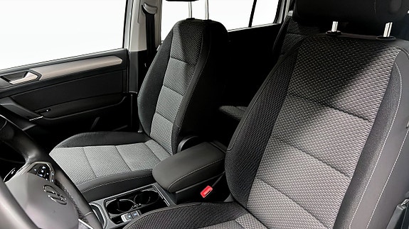 Volkswagen Touran 8 of 23