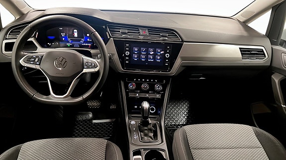Volkswagen Touran 10 of 23