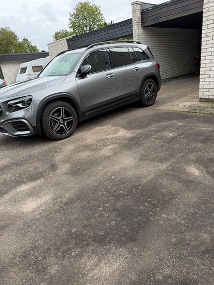 Mercedes-Benz GLB200 3 of 3