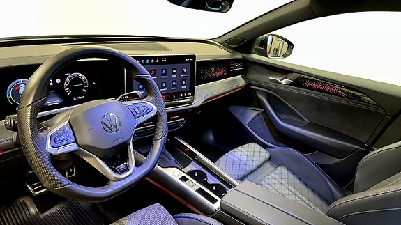 Volkswagen Passat 7 of 26