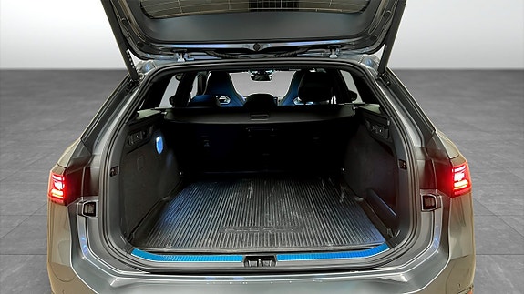 Volkswagen Passat 13 of 26