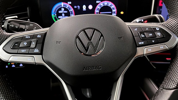 Volkswagen Passat 21 of 26