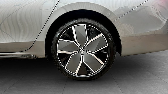 Volkswagen Passat 6 of 26
