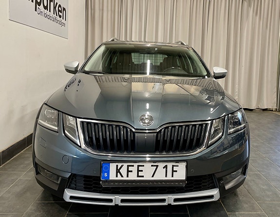 Skoda Octavia Scout 4 of 27