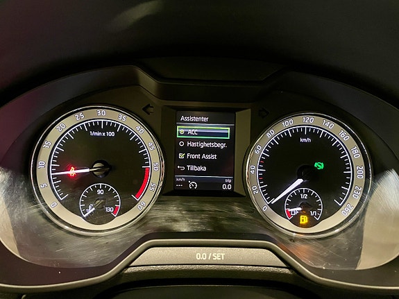 Skoda Octavia Scout 10 of 27