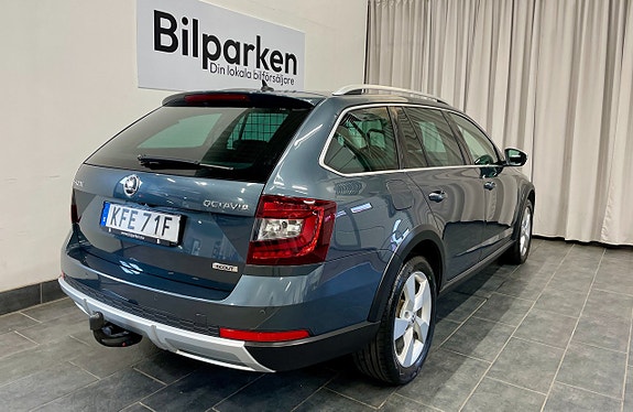 Skoda Octavia Scout 5 of 27