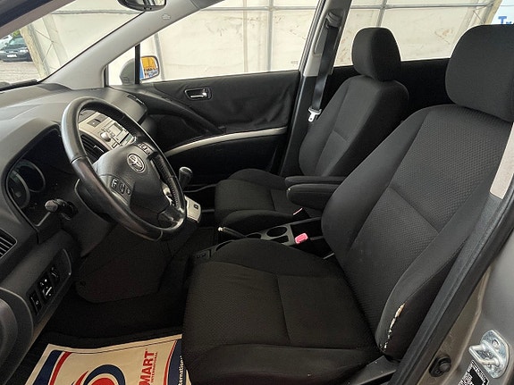 Toyota Corolla Verso 5 of 25