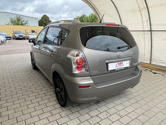 Toyota Corolla Verso 2 of 25