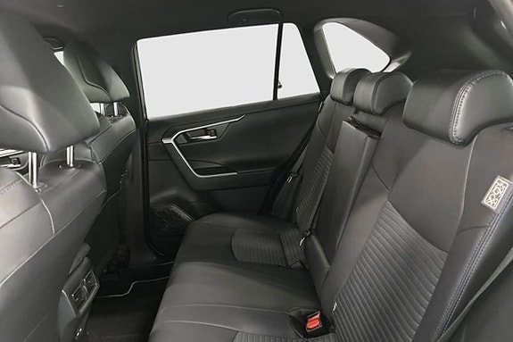 Toyota RAV4 9 of 12