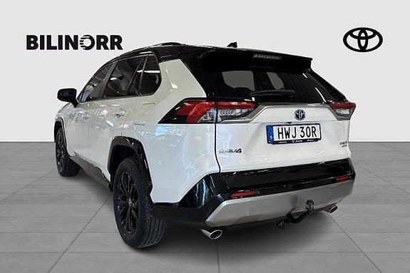 Toyota RAV4 3 of 12
