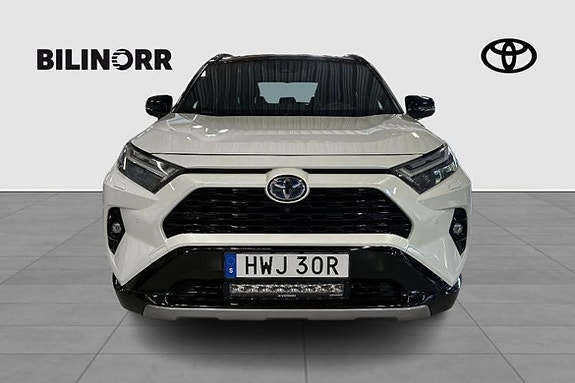 Toyota RAV4 6 of 12