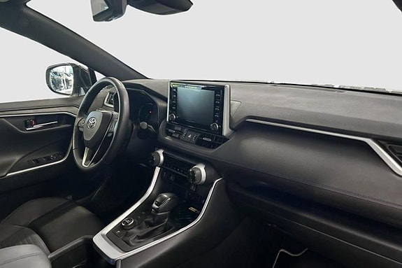 Toyota RAV4 7 of 12