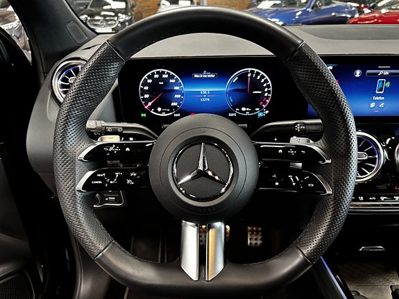 Mercedes-Benz GLA250 10 of 11