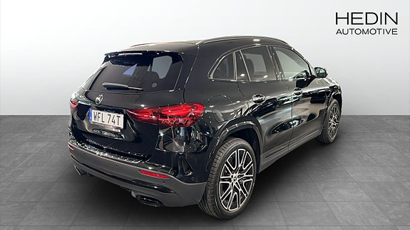 Mercedes-Benz GLA250 3 of 11