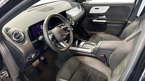 Mercedes-Benz GLA250 8 of 11