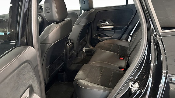 Mercedes-Benz GLA250 7 of 11