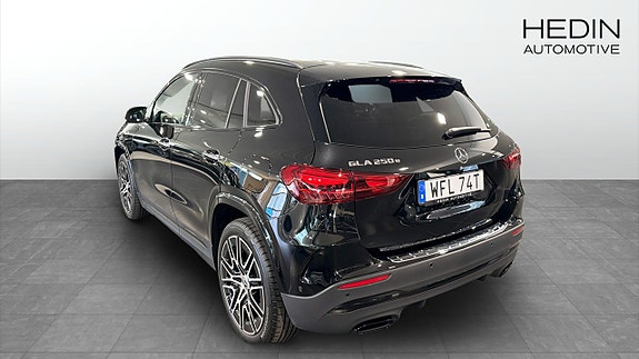 Mercedes-Benz GLA250 4 of 11