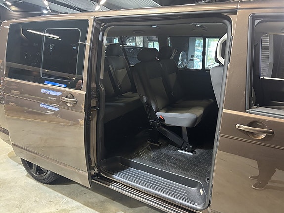 Volkswagen Caravelle 17 of 24