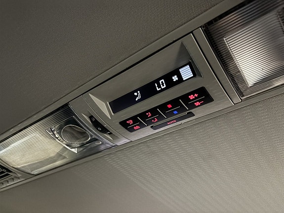 Volkswagen Caravelle 19 of 24