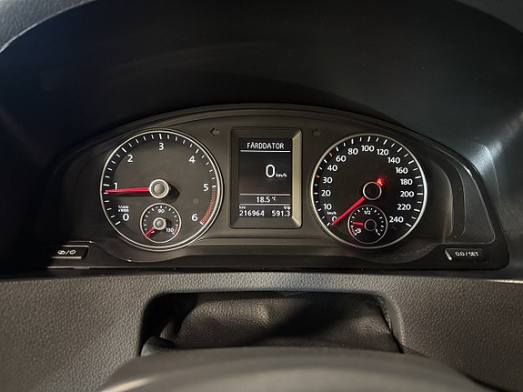 Volkswagen Caravelle 9 of 24
