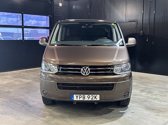 Volkswagen Caravelle 2 of 24