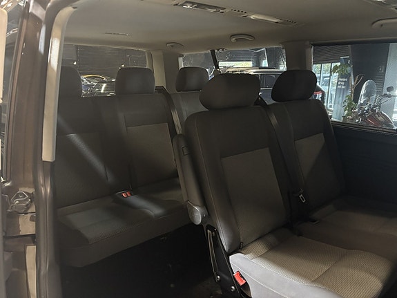 Volkswagen Caravelle 18 of 24